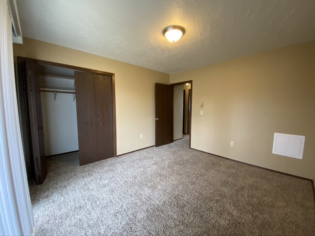 Bedroom - 1011 East Avenue North