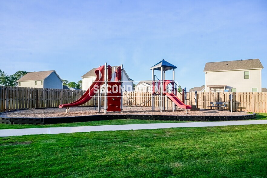 Building Photo - 571 Meadows Farm Dr