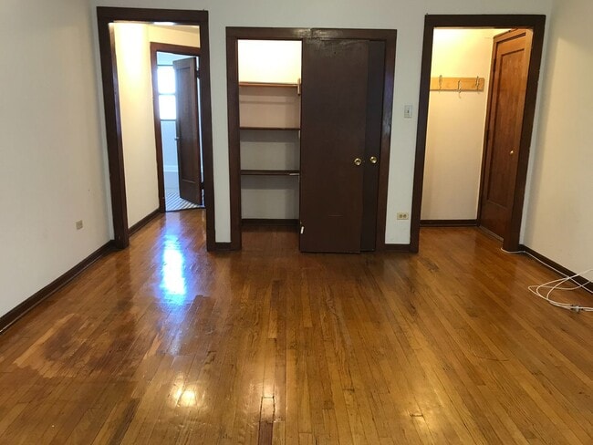Building Photo - Beautiful Studio Apartment Available for Sublet March 1st