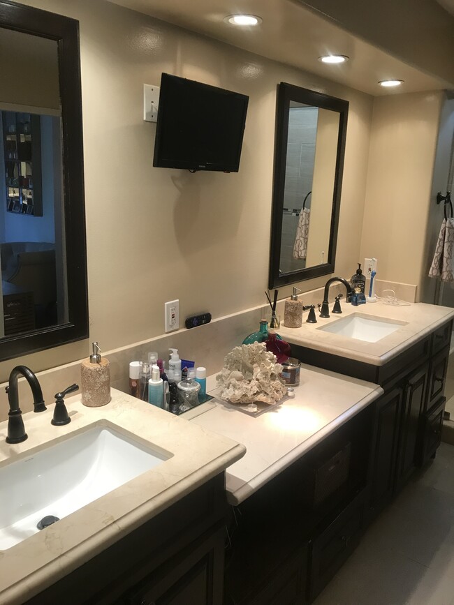 Master Dual Sinks - 30 Cayman Ct