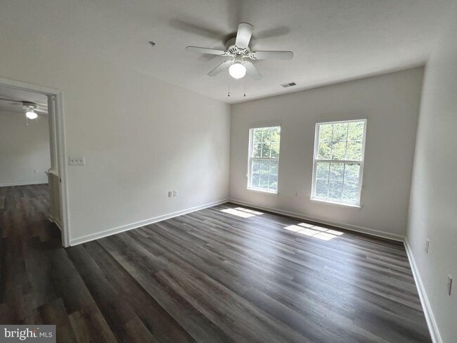 Building Photo - Beautiful 2 bedroom 2 baths condo in the gated community of Chestnut Point.