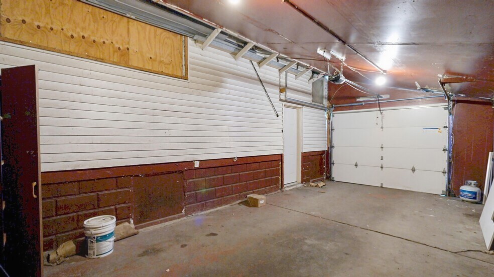 Building Photo - 2128 Fordney St