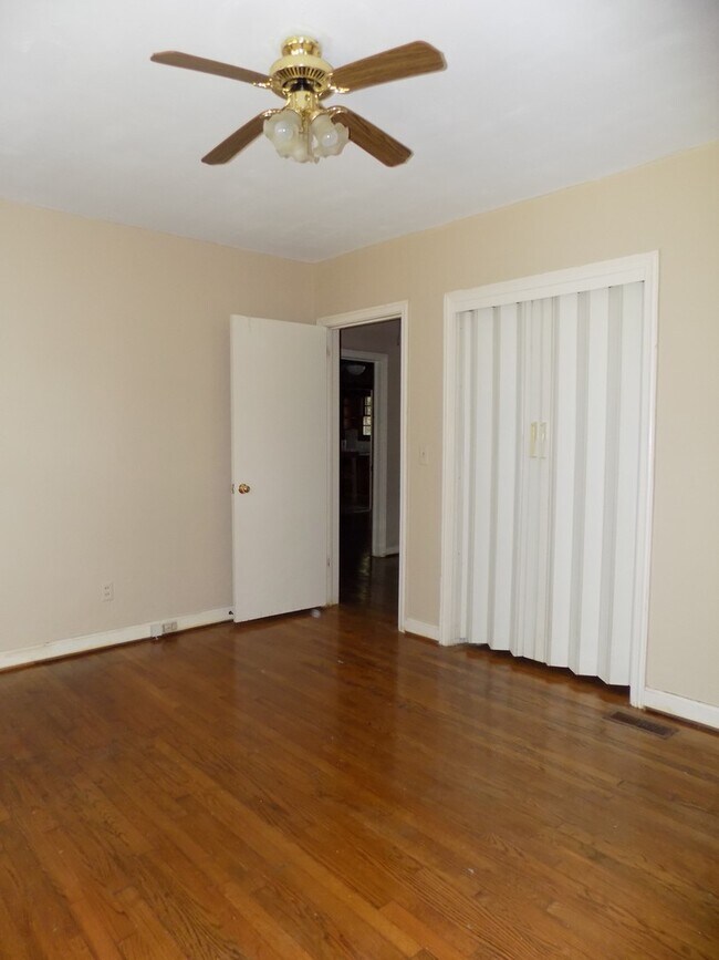 Building Photo - 507 Dogwood St