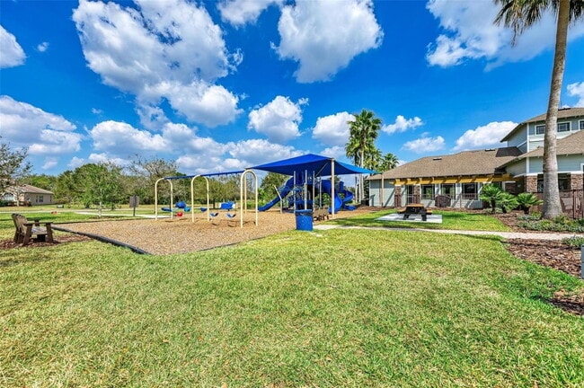 Building Photo - Gorgeous townhome! Community pool! fitness center!