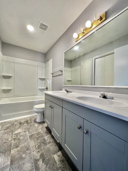 Building Photo - 374 JACK MILLER BLVD UNIT G - 2 Bd-1 BA Within 3 Miles to FT. Campbell's Main Gate!!!