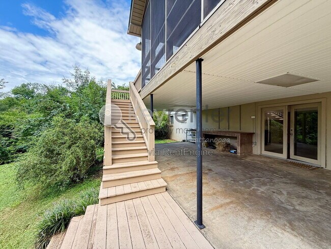 Building Photo - 1406 Highland Way