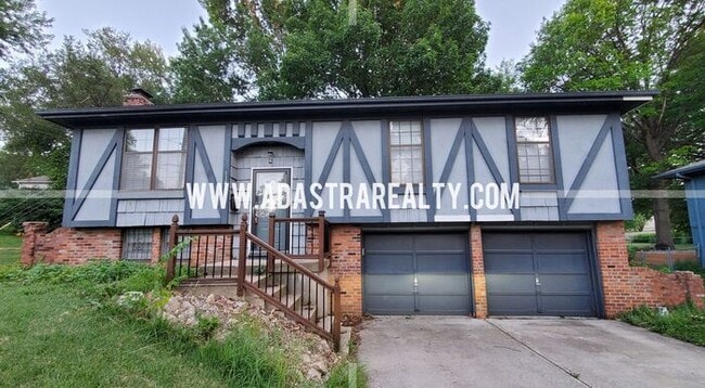 Building Photo - Beautiful Shawnee Home-AVAILABLE in JUNE!!