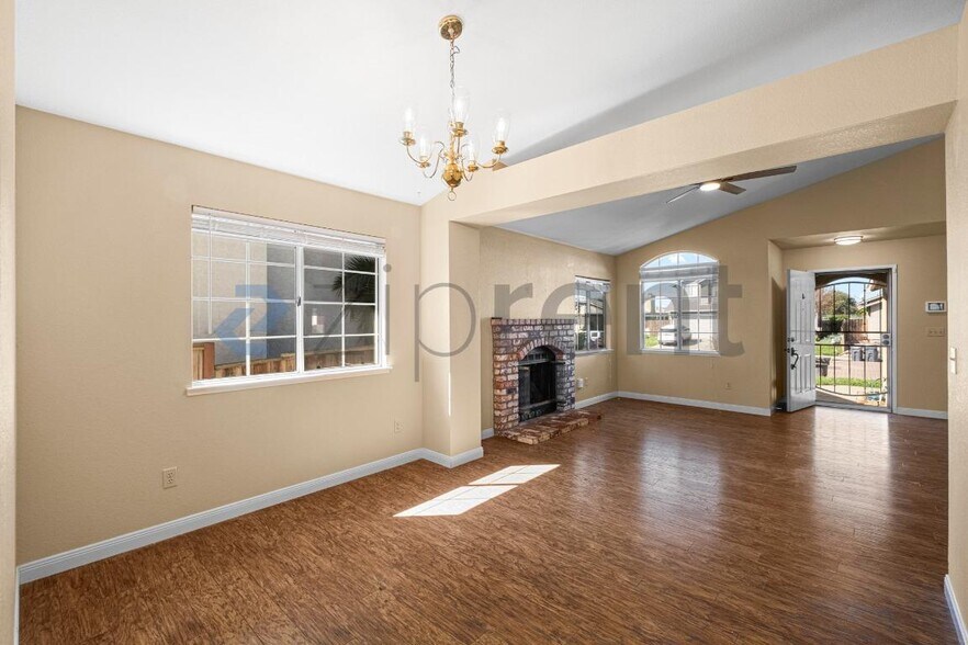 Building Photo - 1205 Silk Oak Dr