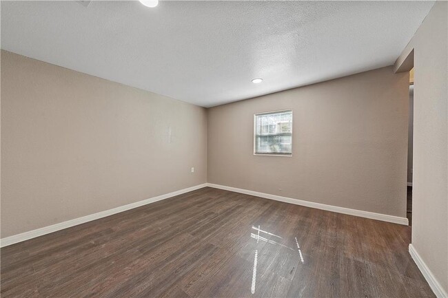 Building Photo - 1908 Ross Ave