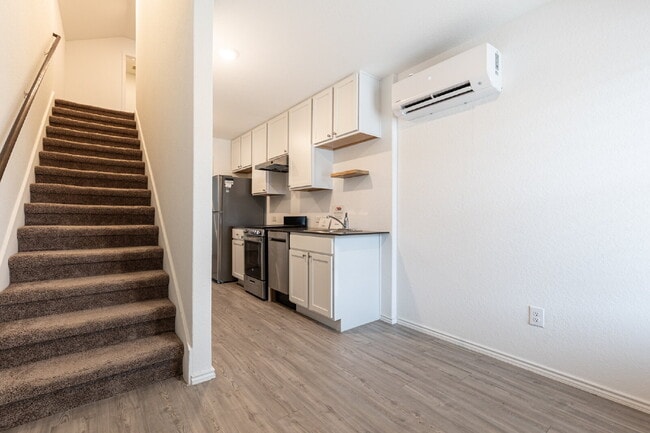 Building Photo - 7125 Elm Cv