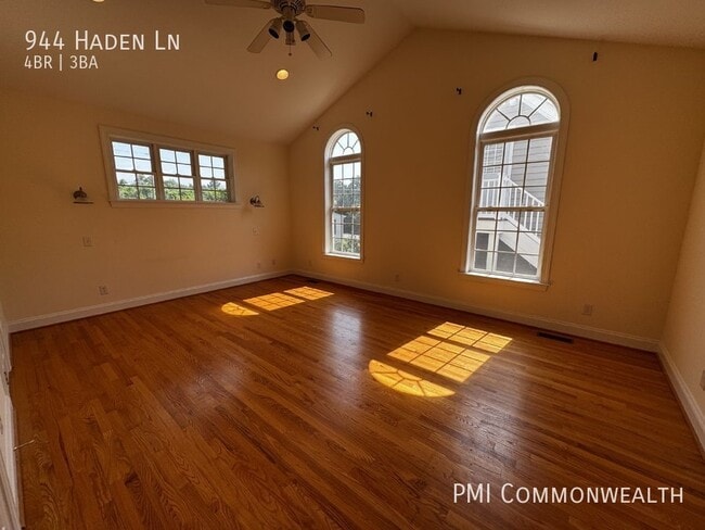 Building Photo - 3 Bed / 2 Bath Single Family with 1b1b in-...