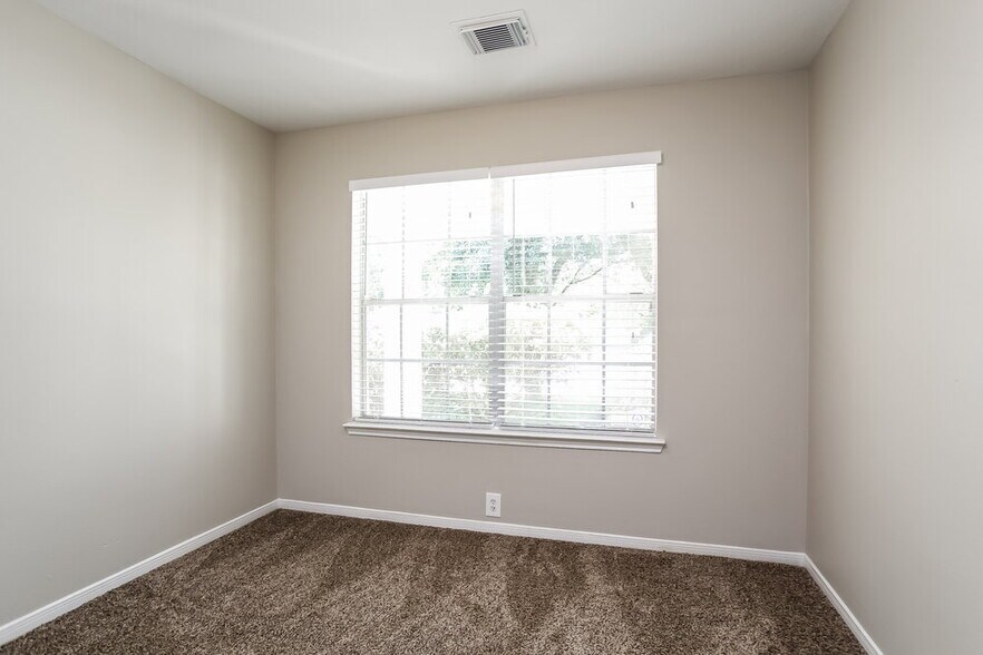 Building Photo - 614 Cypresswood Trce