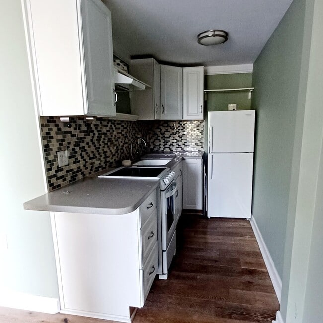 Building Photo - 15 S Golfview Rd