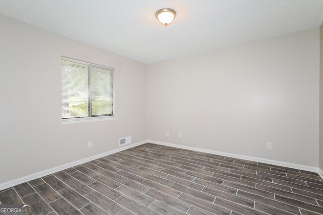 Building Photo - 3355 Luxembourg Cir