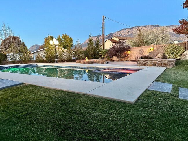 Building Photo - Move in Special Luxury 4 bedroom 4.5 bathr...