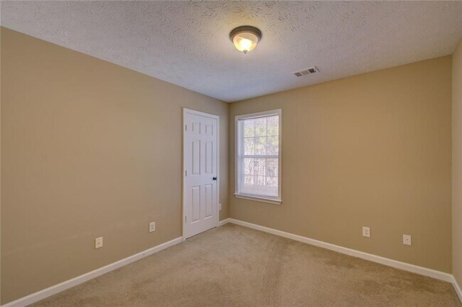 Building Photo - 2820 Northcliff Dr