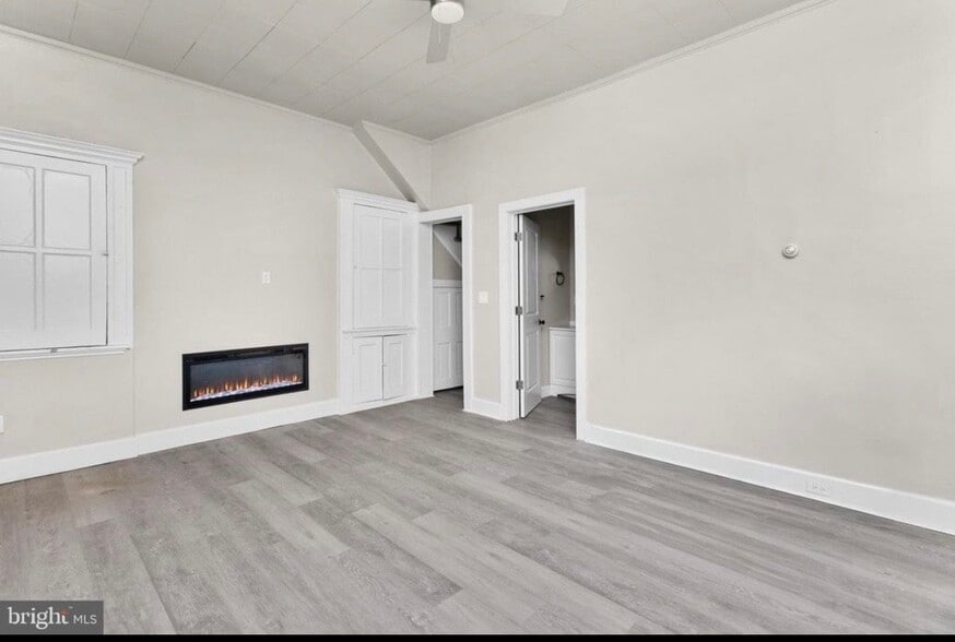 Building Photo - 134 4th Ave