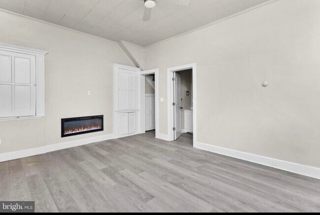 Building Photo - 134 4th Ave