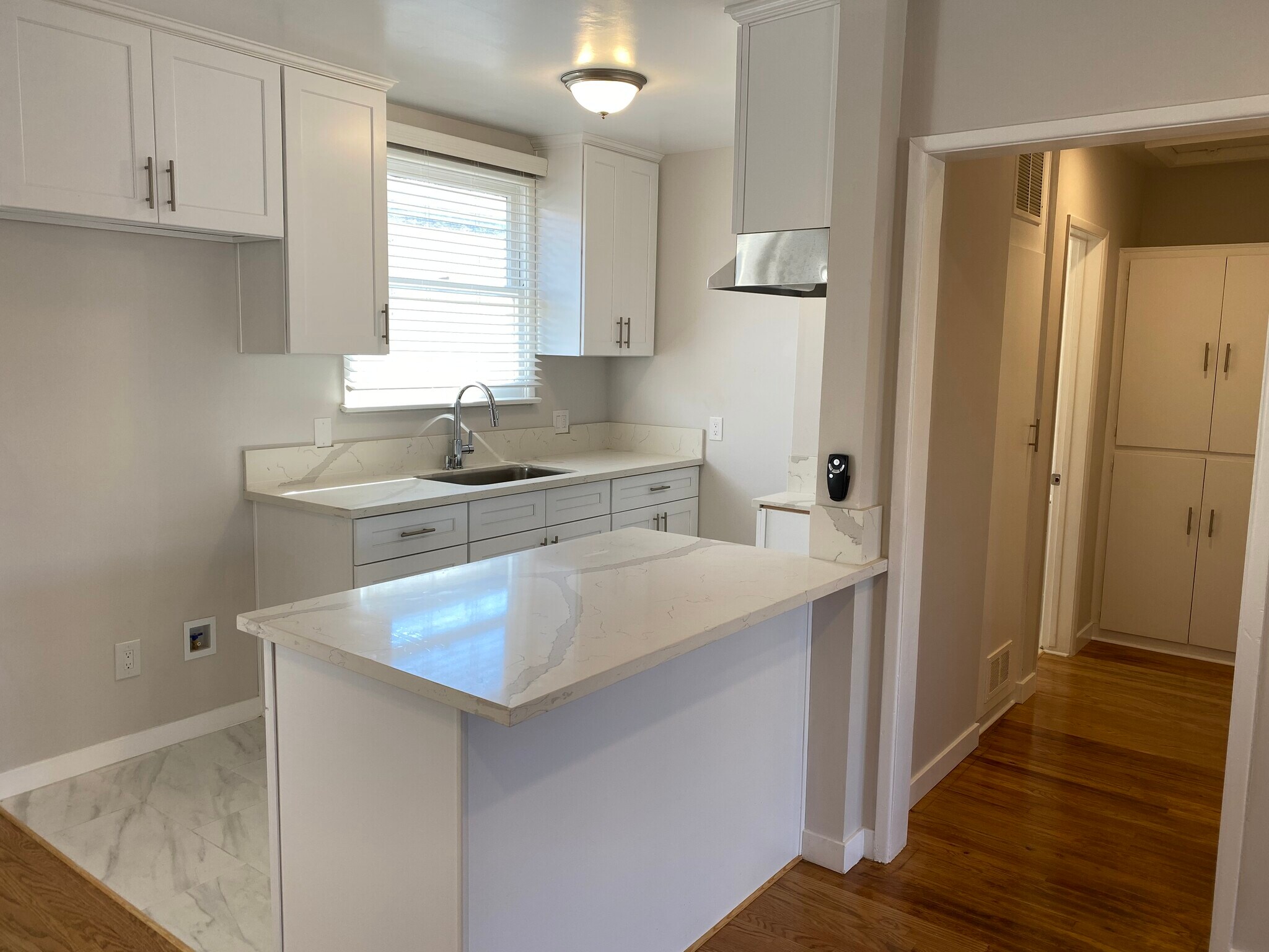 Building Photo - 12641 Vanowen St