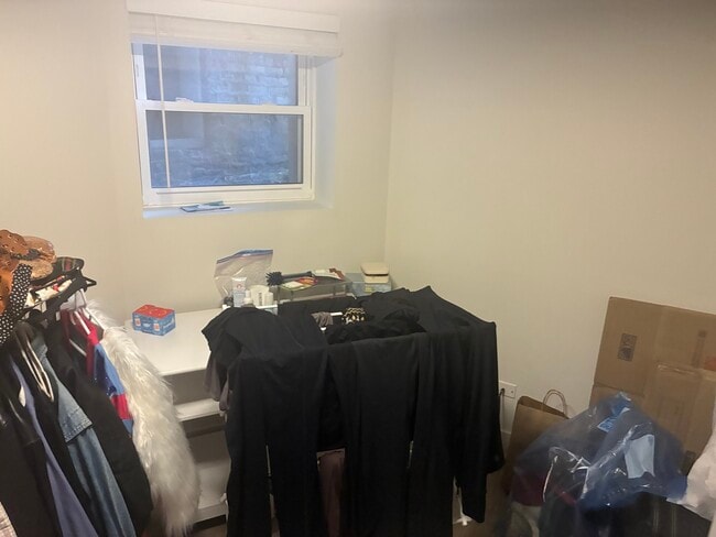 Building Photo - 1336 W Diversey Pkwy