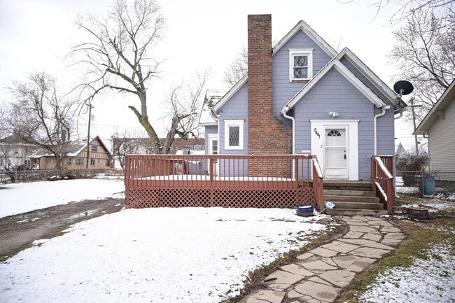 Building Photo - 2441 Templeton St