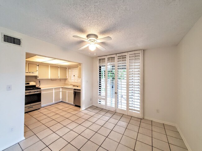 Building Photo - Open house Saturday October 18th at 11am S...