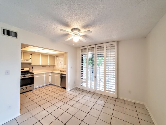 Building Photo - Single Story Beautiful House - Close to Ev...