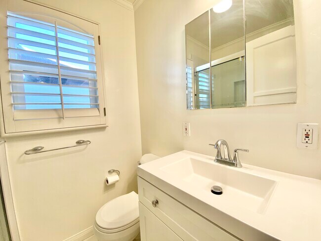 Building Photo - 4162 Alla Rd