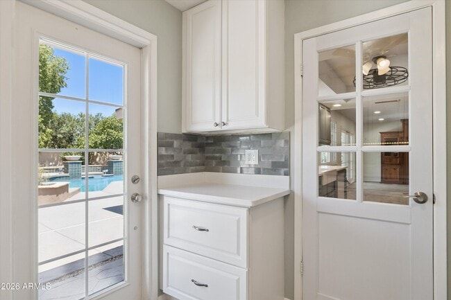 Building Photo - 3526 E Sahuaro Dr