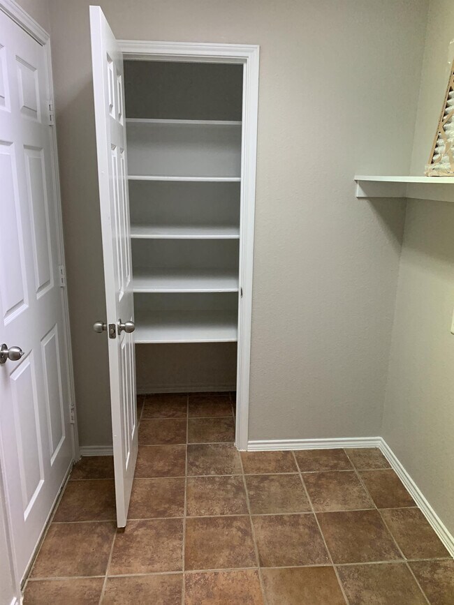 Building Photo - 3626 English Oak Dr