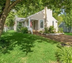 Building Photo - 722 Heritage Square Dr