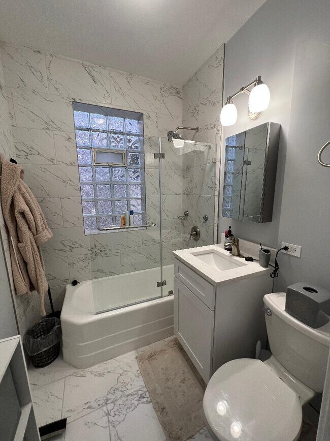 Building Photo - 3327 N Hamilton Ave