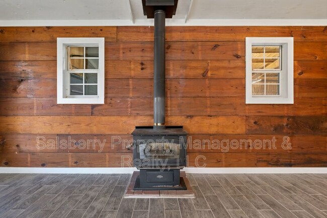 Building Photo - 933 Leatherwood Ln
