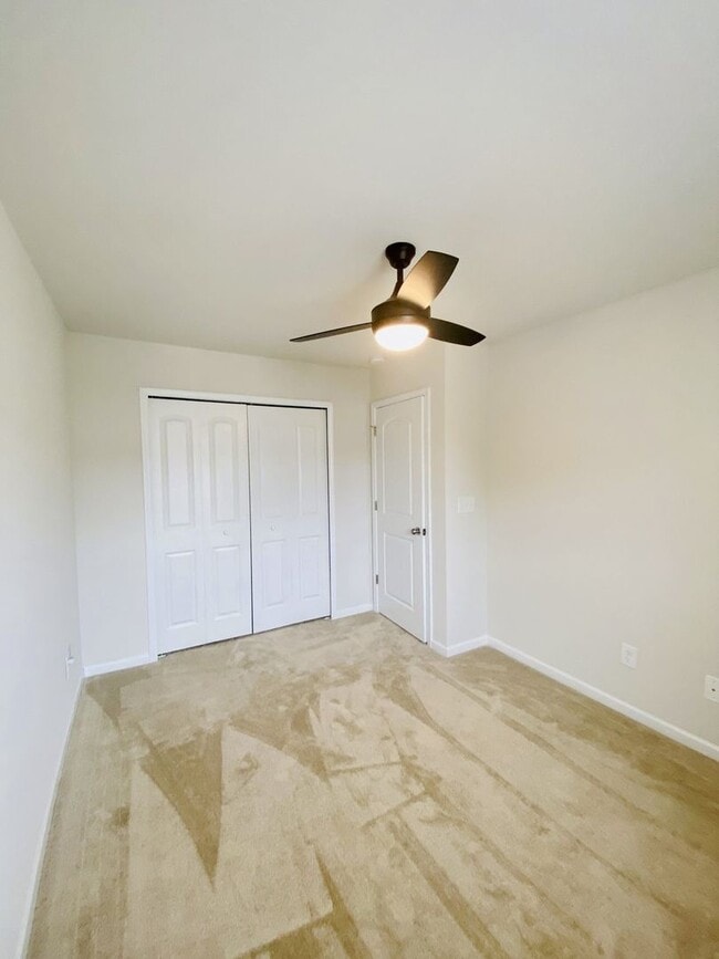 Building Photo - Stylish 3 Bed Townhouse with Granite Countertops and Hardwood Floors in Charlotte!