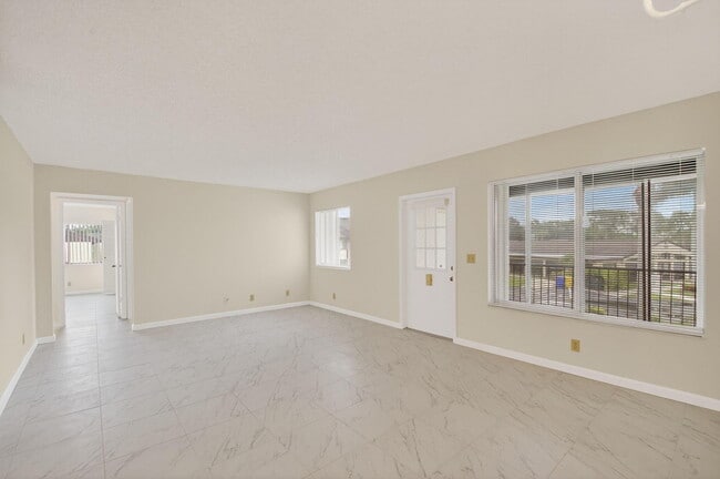 Building Photo - 416 Pine Glen Ln