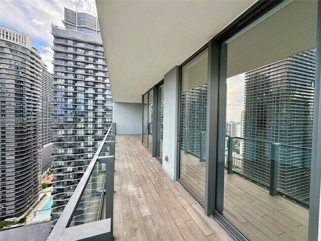 Building Photo - 88 SW 7th St
