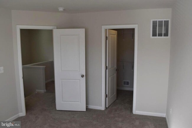 Building Photo - 216 Swan Fld Ave