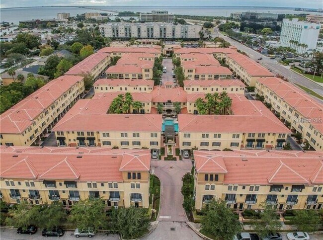 Building Photo - 121 S Sherrill St