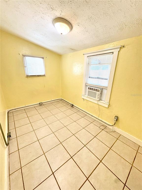 Building Photo - 309 W Comanche Ave