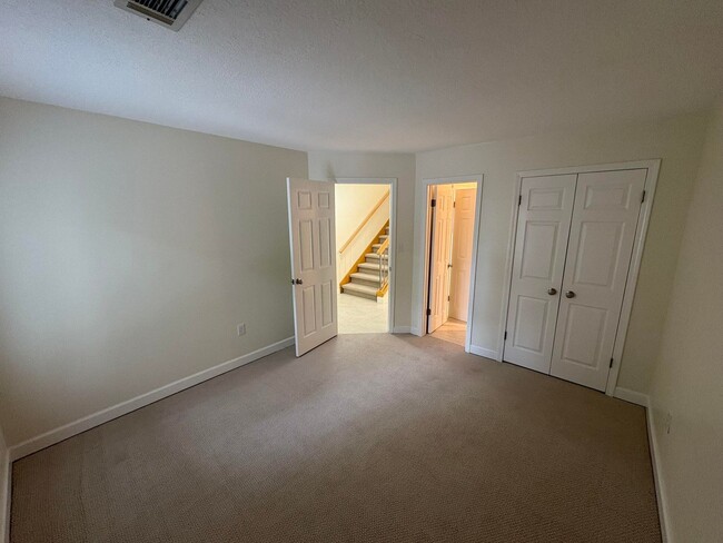 Building Photo - **$1,000 Move-in Special** 2 Bedroom in Bluewater Bay!