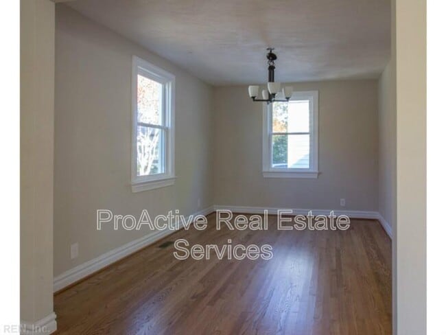 Building Photo - 4814 Killam Ave