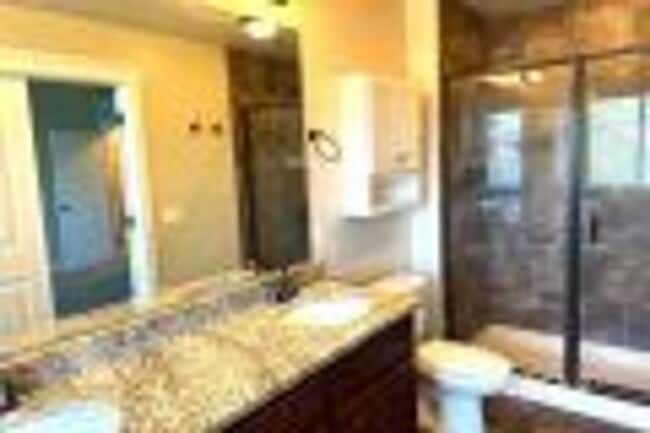 Building Photo - Newer Home in Elko