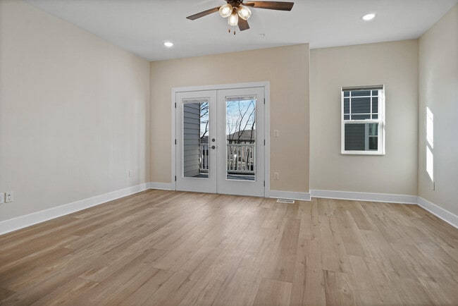 Building Photo - 116 Eiche Dr