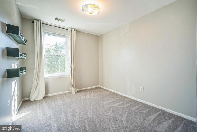 Building Photo - 14801 Basingstoke Loop