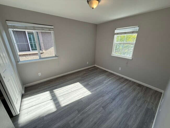 Building Photo - 94 Venus Court