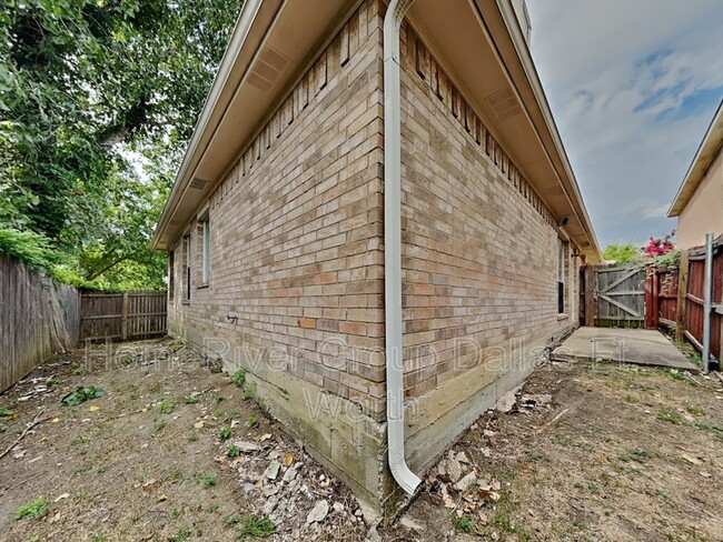 Building Photo - 1413 Deville Cir