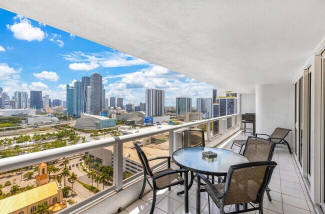 Building Photo - 1717 N Bayshore Dr