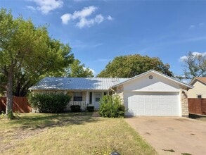 Building Photo - 2110 Meadow Brook Dr