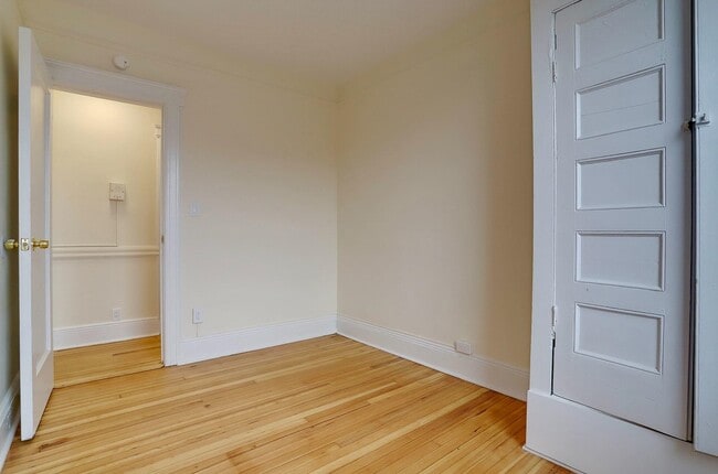Building Photo - 327 8th St