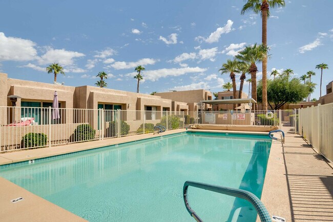 Building Photo - 445 S Desert Palm